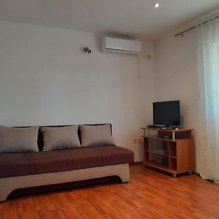 Sreca Apartment Near Beach With Bbq 비빈제 객실 사진