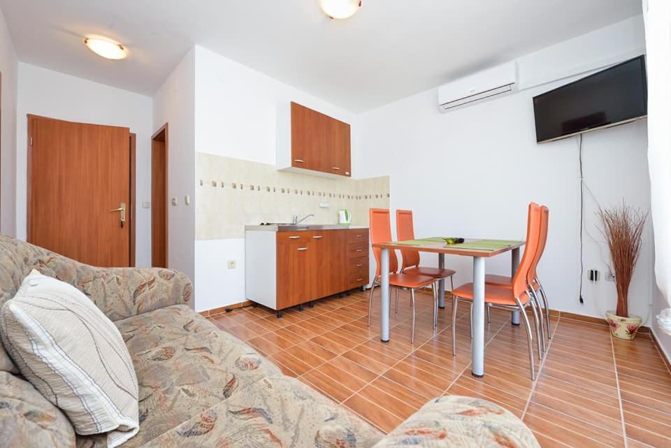 Sreca Apartment Near Beach With Bbq 비빈제 외부 사진
