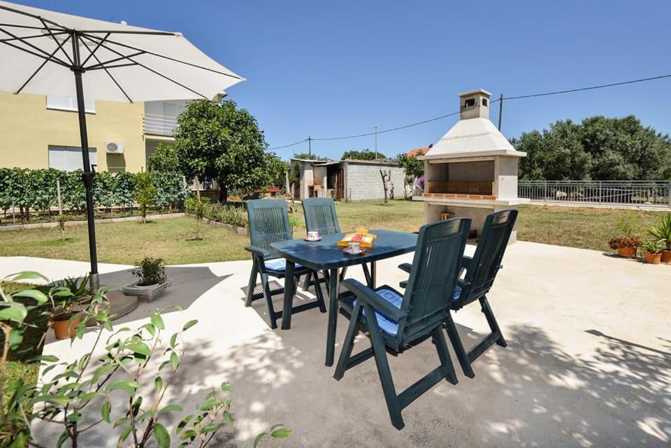 Sreca Apartment Near Beach With Bbq 비빈제 외부 사진