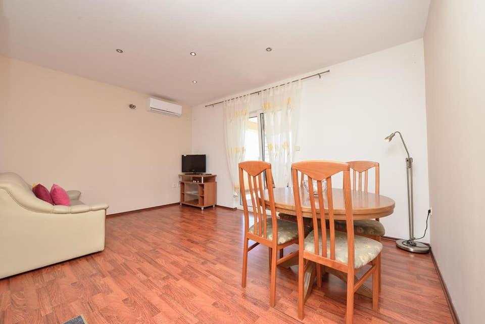 Sreca Apartment Near Beach With Bbq 비빈제 외부 사진