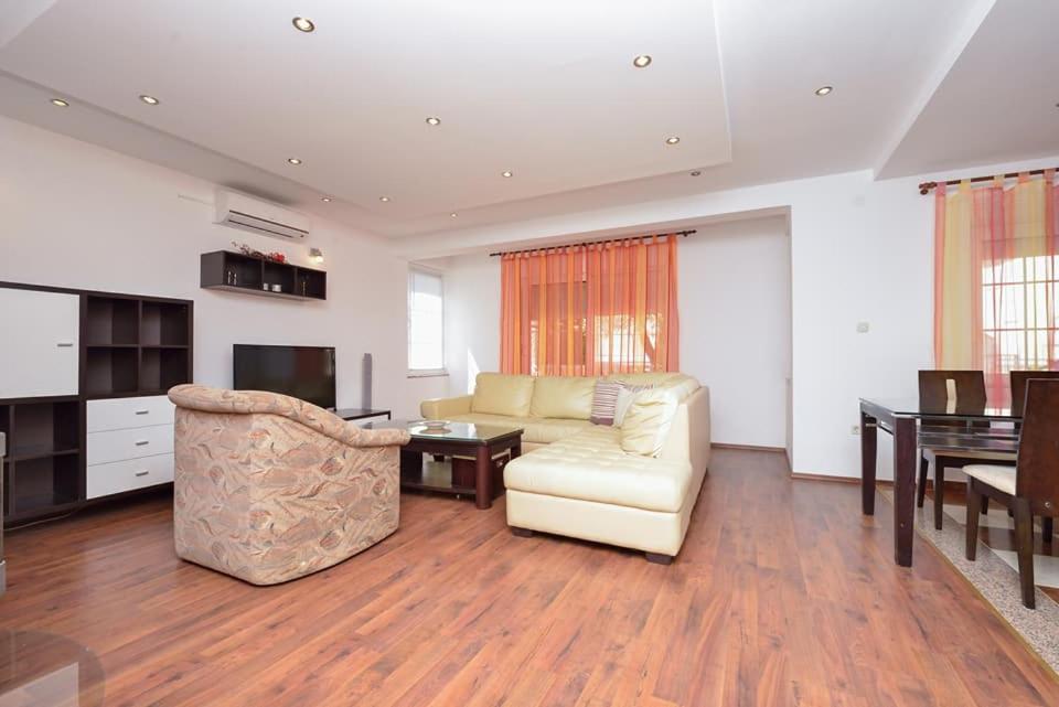Sreca Apartment Near Beach With Bbq 비빈제 외부 사진