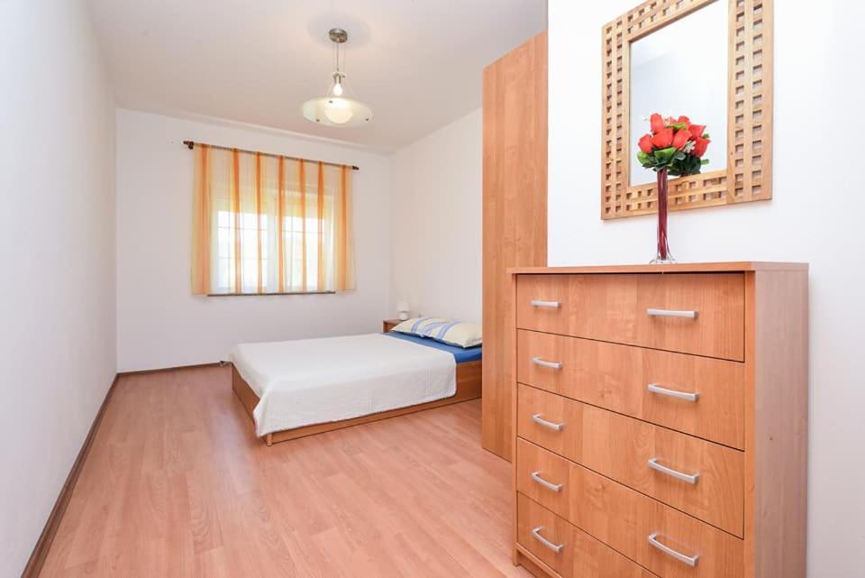 Sreca Apartment Near Beach With Bbq 비빈제 외부 사진