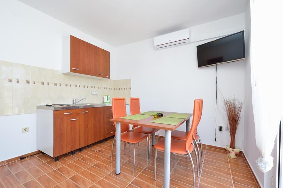 Sreca Apartment Near Beach With Bbq 비빈제 외부 사진