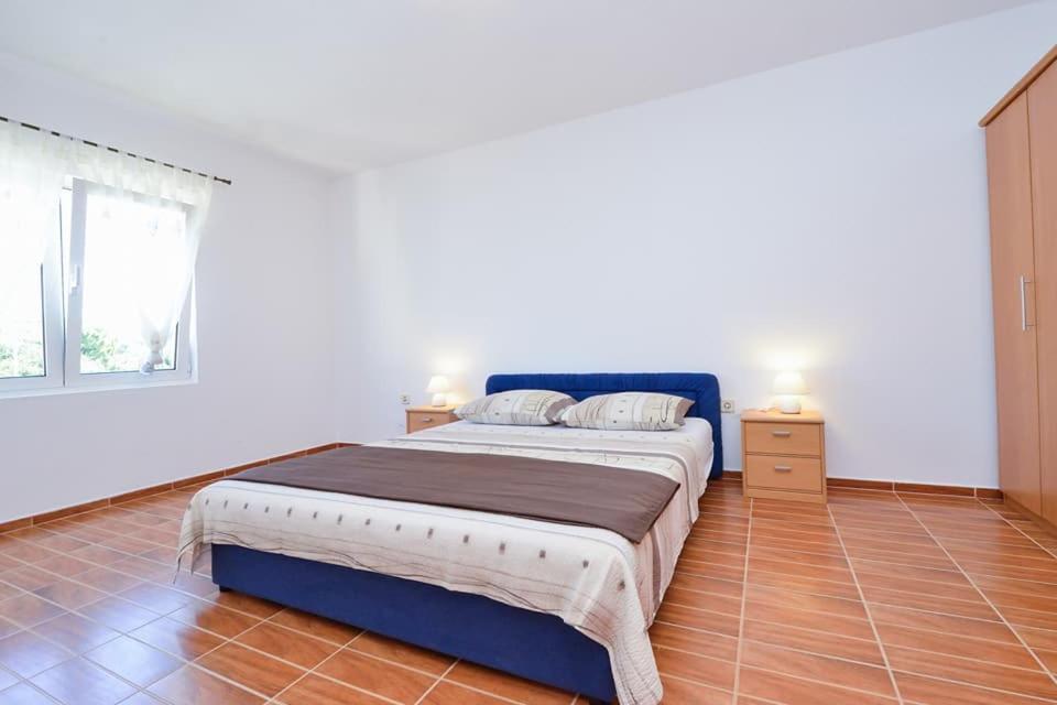 Sreca Apartment Near Beach With Bbq 비빈제 외부 사진