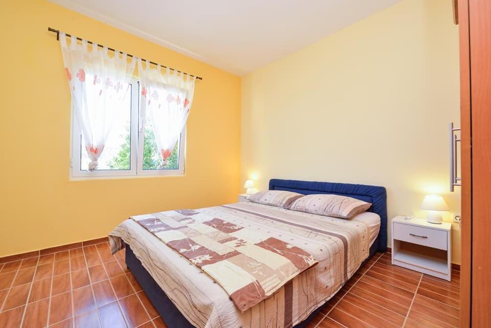 Sreca Apartment Near Beach With Bbq 비빈제 외부 사진