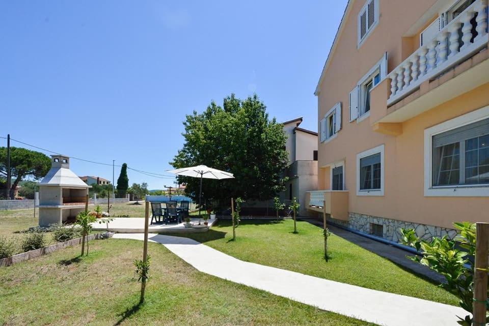 Sreca Apartment Near Beach With Bbq 비빈제 외부 사진