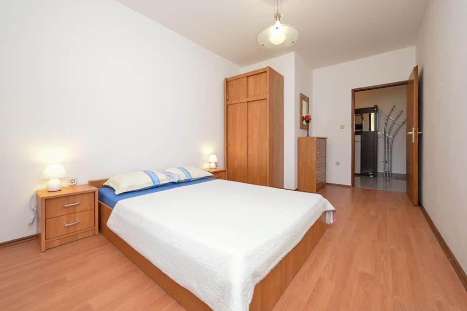Sreca Apartment Near Beach With Bbq 비빈제 외부 사진