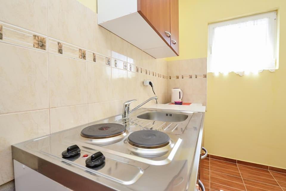 Sreca Apartment Near Beach With Bbq 비빈제 외부 사진