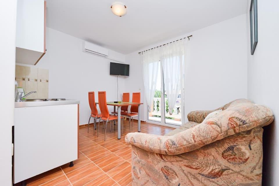 Sreca Apartment Near Beach With Bbq 비빈제 외부 사진